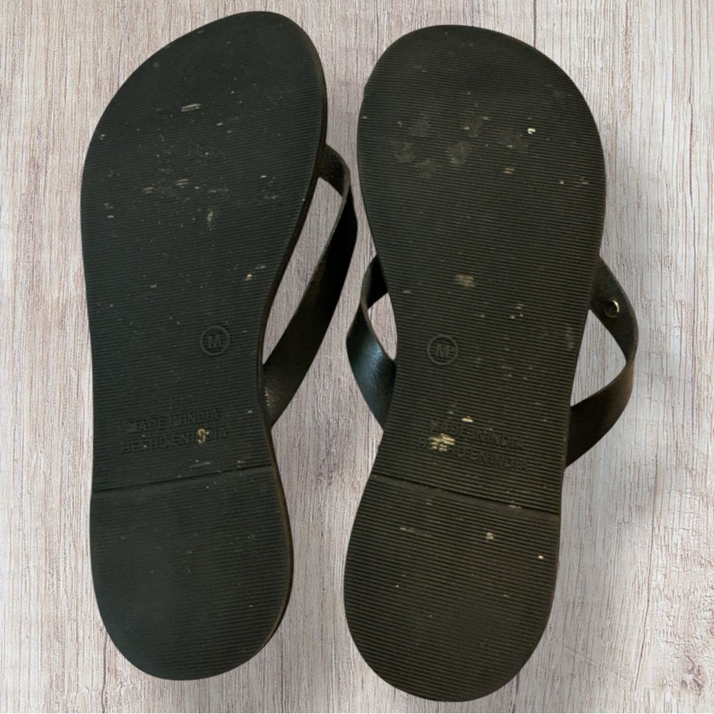 🌺Hollister Black Sandals with Gold Accents - Picture 3 of 4